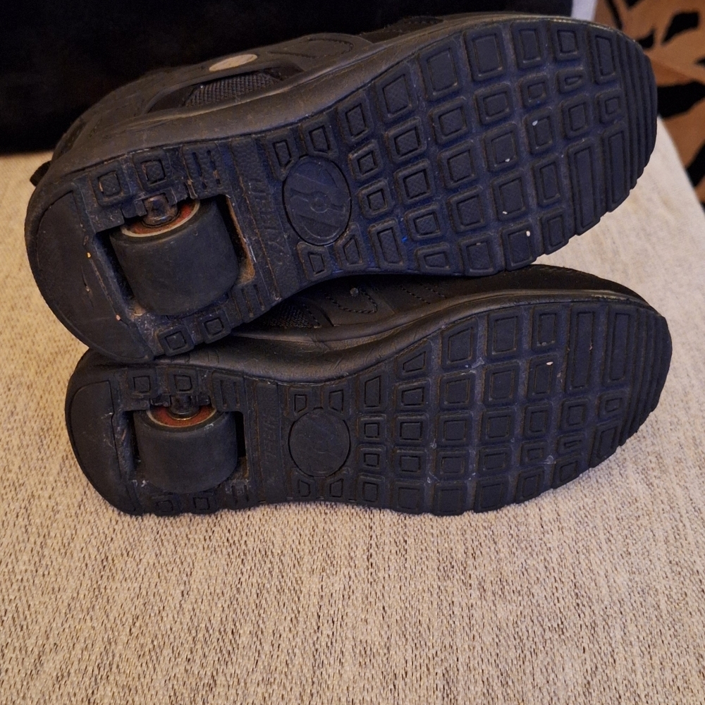 Great condition kids Heelys!